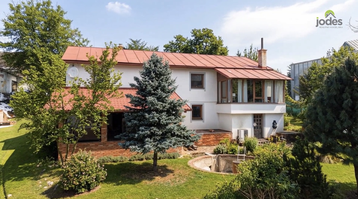EXKLUZÍVNE NA PREDAJ KRÁSNY RODINNÝ DOM V PESERANOCH S KRÁSNOU ZIMNOU ZÁHRADOU A VEĽKÝM POZEMKOM